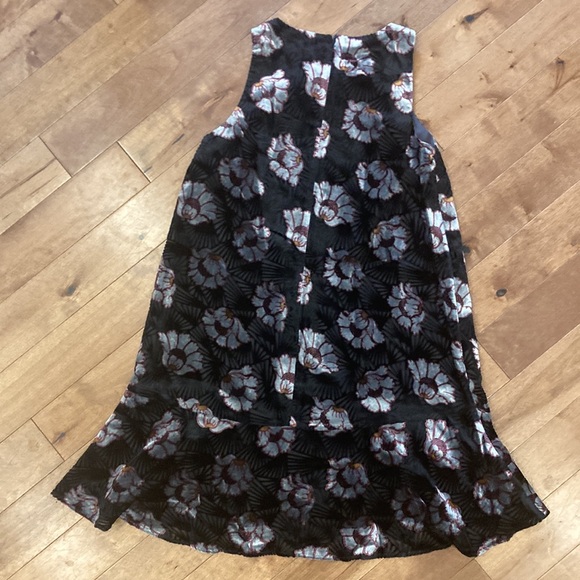 NWT Ann Taylor Loft Iced Floral Velvet Swing Dress; Size XS - Picture 4 of 7